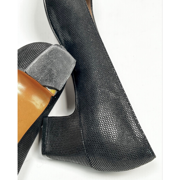 Ferragamo Womans Pumps Black Textured Heels Size 9.5 AA Narrow - Picture 6 of 7
